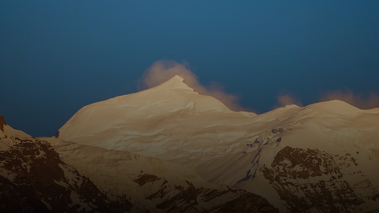 HIMLUNG HIMAL EXPEDITION: 7,126M