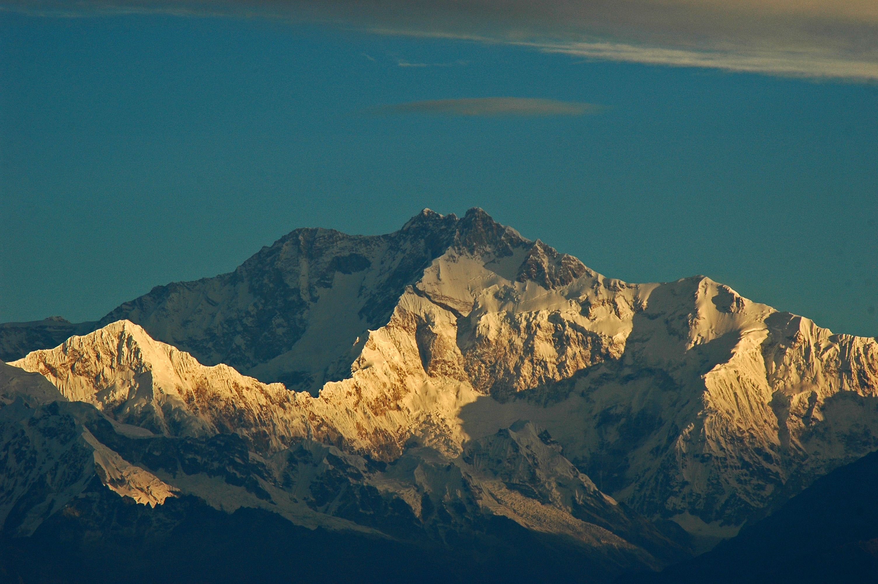KANCHENJUNGA CIRCUIT TREK (5475M)