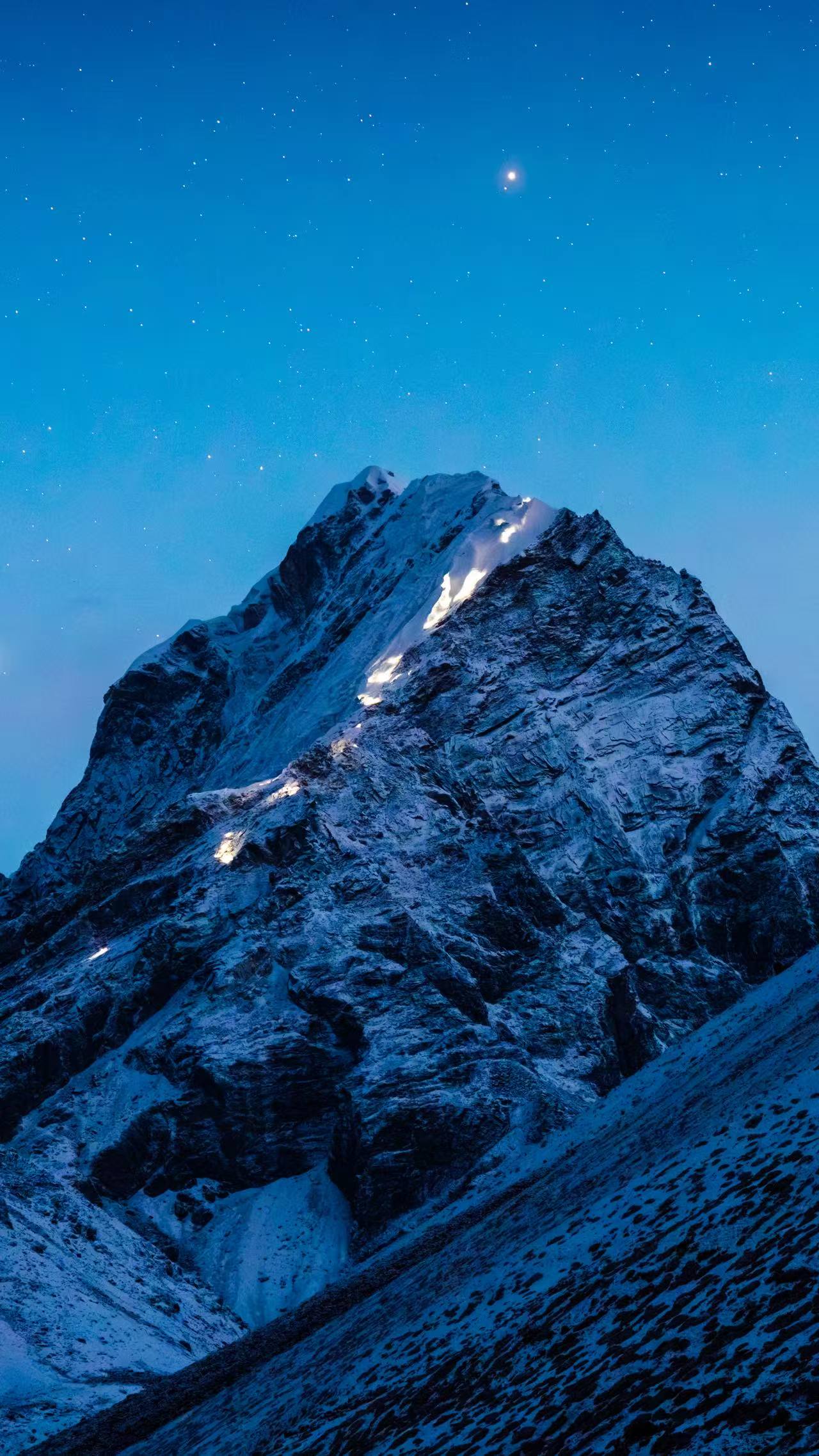 LOBUCHE PEAK CLIMBING 2026